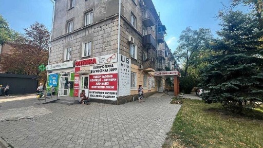 Локація яка працює на вас. Центр. Парковка. Окремий вхід.