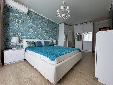 Без%. Оренда 2 або (3)-кімнатної квартири, вул. Коперника 3, центр