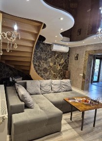 Автономний будинок для великої сім'ї в тихому місці++бізнес