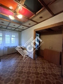 Продам 1 кім. 44 квартал.