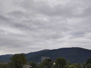 Відпочинок в Яремче, Азалія, поруч є чани та басейн