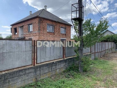 Продаж просторого будинку з подвір'ям та прибудовою у Виноградові