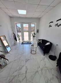 Продається житловий будинок з комерційними приміщеннями в м. Виноградів