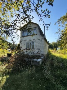 Дача з окремою банею