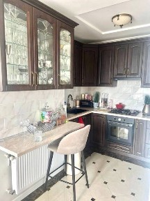 Оренда 2-кімнатної квартири з вітальнею та терасою 17 кв вул. Пасічна