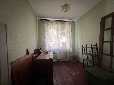 Продаж трикімнатної квартири з газовим опаленням