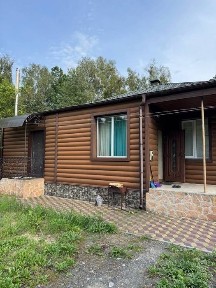 Пів будинку з євроремонтом та власною ділянкою