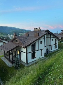 Продаж котеджу в центрі курорту Буковель
