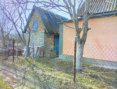 Продається дачний будинок на ділянці 6 сотих
