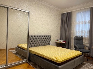 Продається будинок в центрі міста