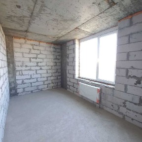 Трикімнатна квартира Митницька 42.