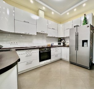 Будинок, новобудова з сучасним ремонтом, євідновлення