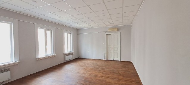 Аренда под ваш бизнес, фасад 42 м. Кв.