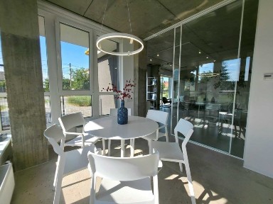 Презентабельний офіс з дизайнерським ремонтом і меблями