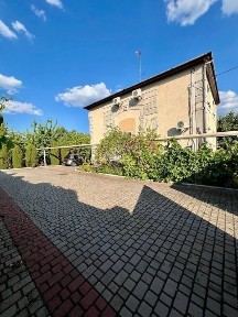 Продаж великого сімейного будинку у Тернівському районі