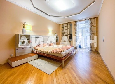 Супер ціна ! 4-кімнатна, 120 м², вул. Олександрівська 68