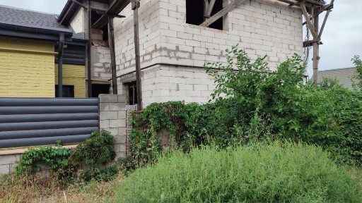 Продаж квартири в недободованої будівлі на 85 му кварталі !