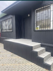 Комерційне приміщення з великою морозильною камерою