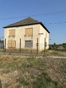 Продається будинок з великою ділянкою біля Мукачева!