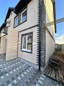 Продаж таунхаусу, Військбуд.