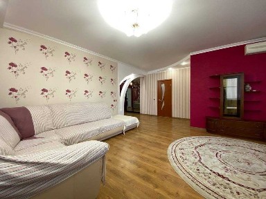 Продаж трикімнатної квартири, центр, індивідуальне опалення, єВідновлення