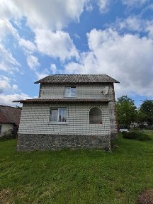 Продаж 2-поверхового будинку