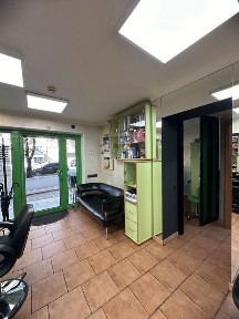 Продається салон в центрі міста.