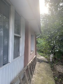 Продаж будинка з земельною ділянкою