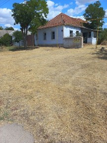 Домоволодіння в адмінцентрі ОТГ під реставрацію або перебудову