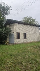 Просторий будинок з підвалом, гаражем та гостьовим будиночком