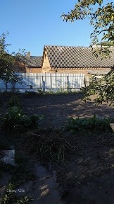 Продається будинок цегляний в затишному місці в районі Загребелля