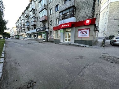 Торгове приміщення 68,8 кв. м з орендарем (аптека 