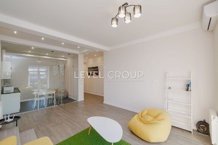 Продаж двокімнатної квартири на Подолі, Почайнинська, поруч метро