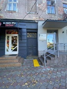 Продаж 1-кімнатної квартири в центрі Яворова, площа Ринок 8