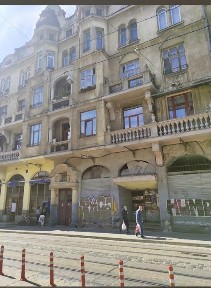 Квартира центр, є ліфт, на початку Богдана Хмельницького