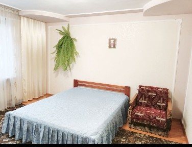 Здається хороша квартира навпроти ринку.