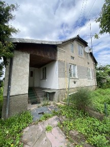 Продаж будинку та земельної ділянки