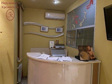 Продам салон краси фасадна червона лінія