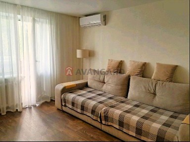 Простора 3-кім. квартира з євроремонтом. Митниця!