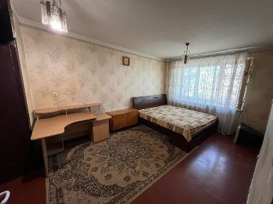 2 комн -56 метров. Центр. Правильная планировка. 5/5 эт. ул. Фесенко