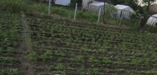 Участок з будинком під забудову приватний сектор в місті Карнаватка (Ц