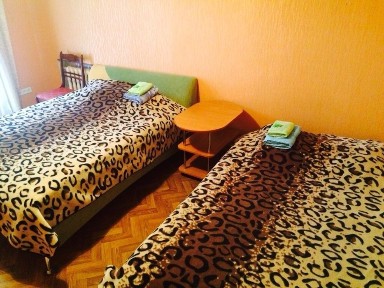 Центр Небесна Сотня 8 Нові 2ліжка Чисто Не прокурено Wi-Fi