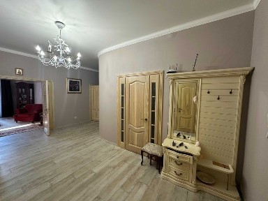 Продаж квартири з підземним паркингом Новомістенська від Власника