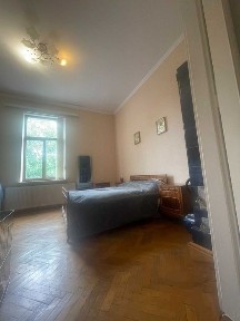 Квартира з двориком, окремим входом 3 кімнат