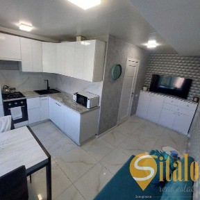 Продаж 2-х комнт. квартири на вул. Шкільна.