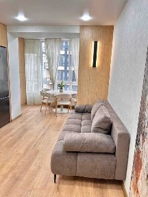 Авторська квартира на Зарічанський ( Рауш )