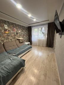 Продам трикімнатну квартиру в районі військового містечка