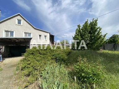 Дом на высоком цоколе в с. Великий Дальник-гараж, погреб, 15соток земли.