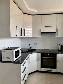 Здається трикімнатна квартира