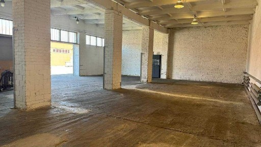 Сдам теплий склад 200 м2. Цілодобова охорона. Є офіс.